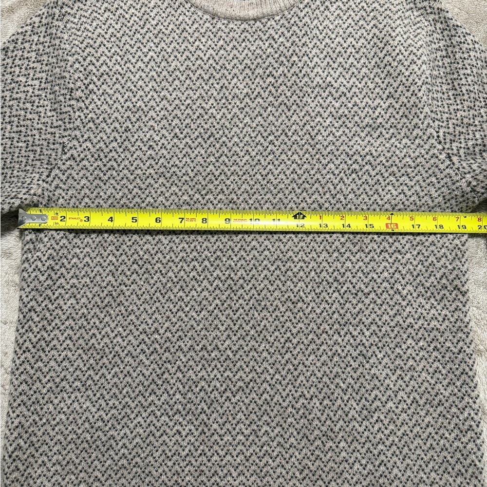 Rugged Merino Wool Donegal
Herringbone Medium Sweater For Men - Picture 8 of 11